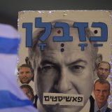 Des milliers de personnes ont à nouveau manifesté samedi soir à Tel-Aviv et dans d'autres villes israéliennes contre un projet de réforme de la justice controversé.